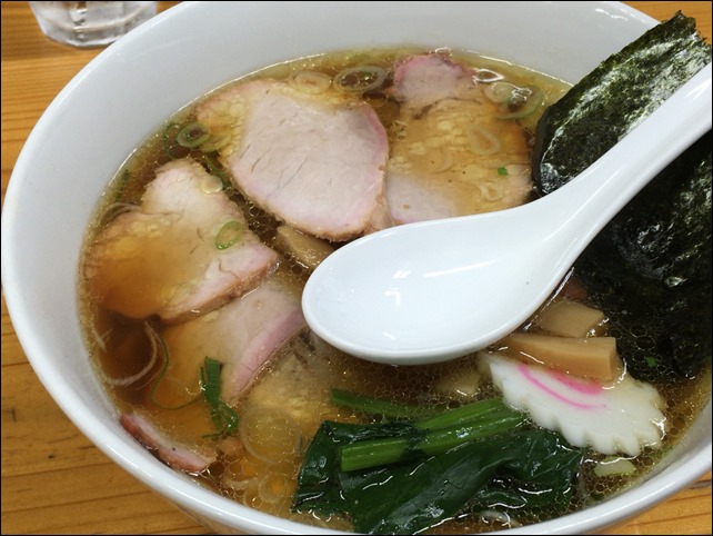 白河ラーメン とら食堂 モチモチした食感の手打ち麺とあっさりスープは飽きのこない深みのある味