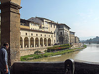 Oewers van die Arno, gesien vanaf die Ponte Vecchio (Ou Brug), Florence