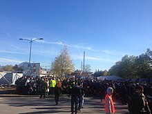 Flüchtlingsandrang vor der Notunterkunft Saalbrücke/Grenzübergang Freilassing in Salzburg nach Räumung der Bahnhofsgarage