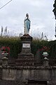 Calvaire au centre du bourg.