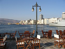 Pelabuhan Izmir dilihat dari Jeti Konak