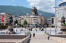 Photographie du mont Vodno vu du pont de pierre