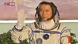 Tang Honbo pendant la cérémonie avant le décollage de Shenzhou 12.