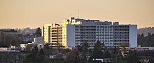 photographie du bâtiment du CHU de Limoges, au soleil couchant