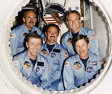 De bemanning van STS-51-I