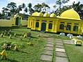 Makam raja-raja (Raja Ja'afar dan Raja Ali Marhum Kantor) yang berada di tengah-tengah pulau Penyengat