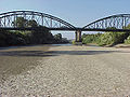 Puente de hierro sobre el río Guadiaro, símbolo del distrito.