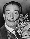 Salvador Dalí avec son ocelot