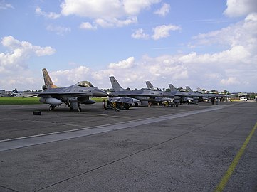 Six F-16 Fighting Falcon de la Composante Air belge à Dübendorf (en) en 2003?