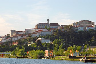 Zicht op het oude centrum en de Mondego