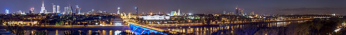 Noktala panoramo pri Warszawa.