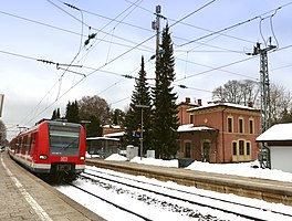 Empfangsgebäude und Bahnsteige von Feldafing