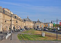 Quai Richelieu, quai de la Douane et place de la Bourse : partie centrale du port de la lune.