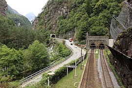 Indkørsel til tunnel fra Italien i syd