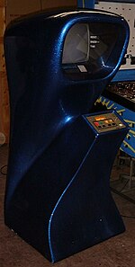 Borne d'arcade Computer Space : meuble de couleur bleue, avec un écran.