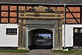 Gut Ludwigsburg innen Toreinfahrt mit Wappen