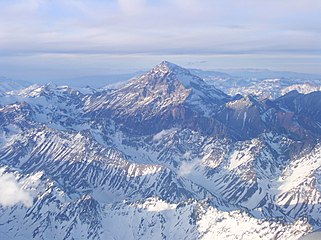 Mendoza eyaletinde bulunan Aconcagua, dünyada Himalayalar'dan sonra en yüksek noktaya sahiptir.[6]