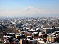 Erevan, dominée par le mont Ararat.