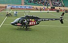 Bell 206 de l'Armée de l'air sur le terrain du stade Demba Diop en 2007.