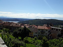 La vista dal sagrato della chiesa parrocchiale di Colazza