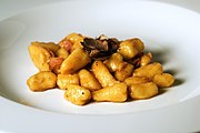 Yermantarlı gnocchi