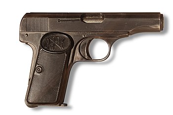 Uma FN Model 1910 da Gendarmerie de Vaud, exibida no museu do castelo Morges