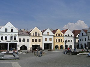 Kleurrijke gevels aan het plein Mariánske námestie