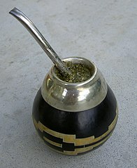 Yerba matenin demlenmesiyle hazırlanan mate Arjantin'in ulusal çayıdır.