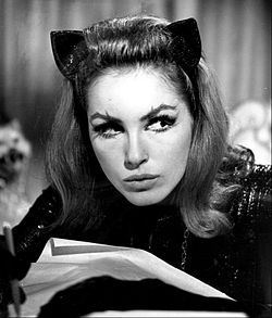 Julie Newmar mint macskanő egy 1966-os Batman filmben