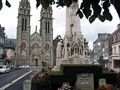 Le monument aux morts place Leclerc.