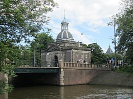 Gezien vanaf de Plantage Muidergracht