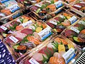 Nigirizushi ditawarkan di supermarket di Tokyo