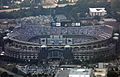 Außenansicht des Stadions vor der großen Renovierung ab 2014 (mit den alten Scoreboards)