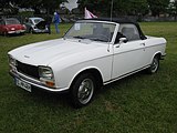 Peugeot 304 Cabrio mit geschlossenem Verdeck