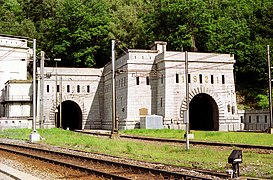 Indkørsel til tunnel fra Schweiz i nord