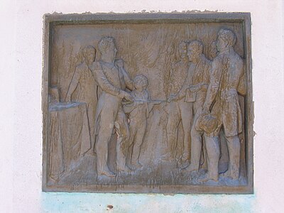 Émile Hébert, Remise de l'épée d'honneur de la Ville de La Rochelle à l'amiral Duperré, bas-relief ornant le piédestal. L'amiral Duperré recevant l'épée d'honneur pour sa nomination à la pairie. Derrière lui, son chef de cabinet Frédéric-Victor-Charles Chassériau.