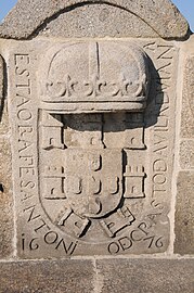 17th century coat of arms on the Prado bridge at Vila Verde