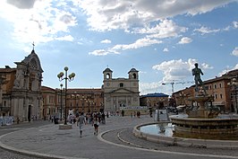 Het plein Piazza Duomo in L'Aquila