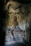 Cueva n.º 34 de Ellora. El yakshini Ambika, el yakshini de Neminath en la cueva jainita en Ellora