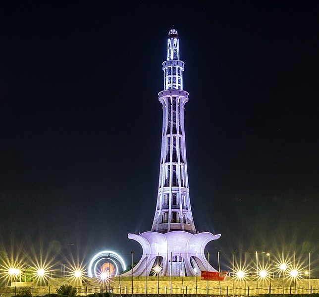 Minar-e-Pakistan, photo by Muh.Ashar, camera unknown