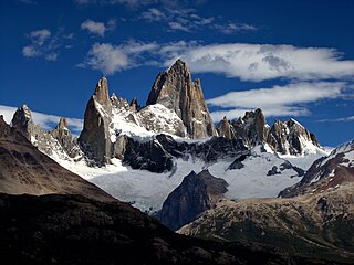 Patagonya'da bulunan Fitz Roy tepesi