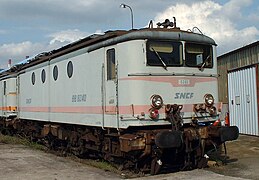 BB 8240 en livrée « béton ».