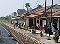 Stasiun Cikarang dipotret dari sisi barat jalur 2 lama pada tahun 2010