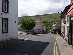 Rue de Blaenavon, la campagne au fond.