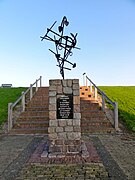 Het vissersmonument bij de zeedijk van Wierum, ter nagedachtenis aan de in 1893 omgekomen vissers