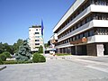 La mairie de Yambol (sur la droite de la photo)