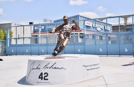 Bronze sculpture of Jackie Robinson on a graphite base