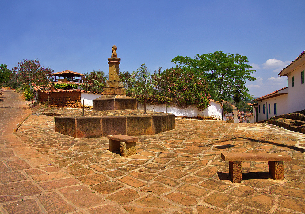  Barichara street corner and statue