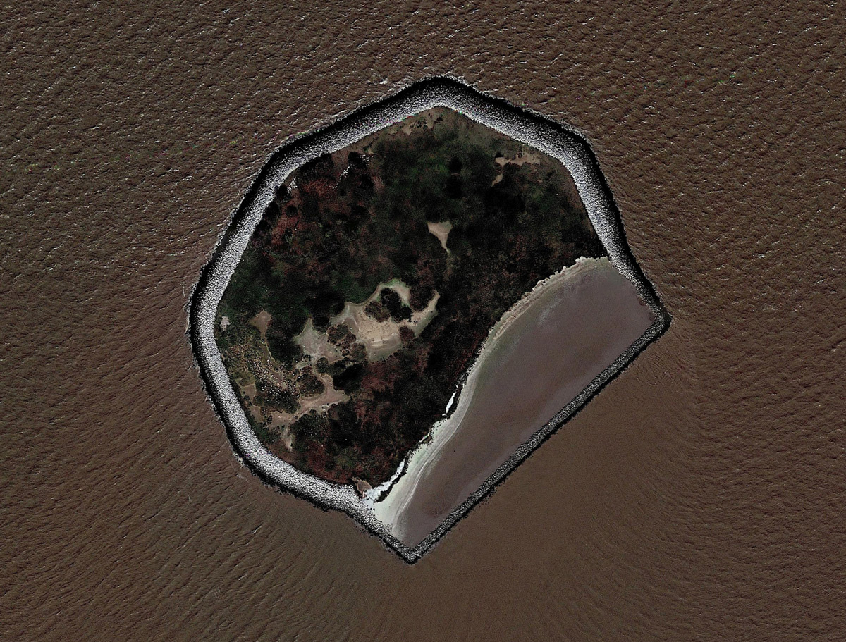 Evia Island was designed and built in partnership with the Beneficial Uses Group (BUG), an unprecedented coalition of eight governmental agencies, to identify ways to utilize dredged material in an environmentally and economically responsible manner. Satellite Image of Evia Island. (Map data by Google Earth, Google)