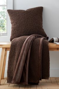 Sink into comfort with this bouclé throw, featuring a velvety soft reverse. Combining texture and luxury, it’s crafted with care by Catherine Lansfield in the UK.